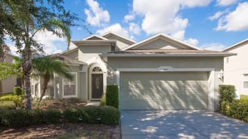 House, 4 Bedrooms | Front of property