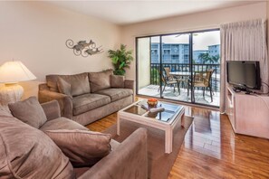 Condo, 2 Bedrooms | Living area