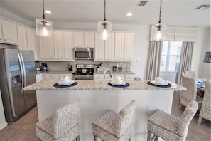 House, 6 Bedrooms | Private kitchen