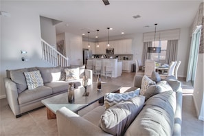 House, 6 Bedrooms | Living area