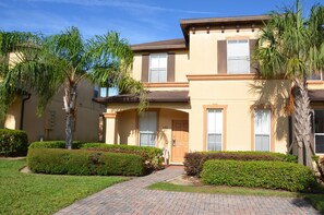 Townhome, 4 Bedrooms | Front of property