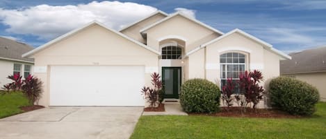 House, 4 Bedrooms | Front of property