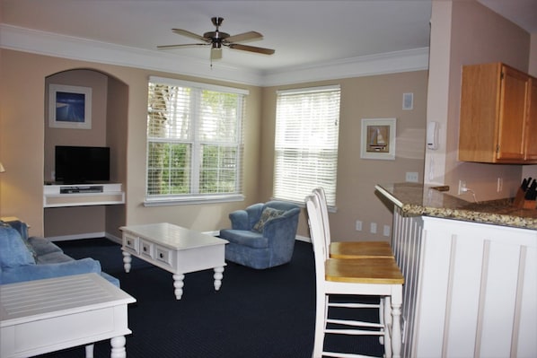 Departamento, 2 habitaciones | Área de sala de estar | Televisión