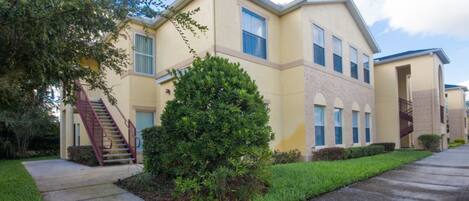 Condo, 3 Bedrooms | Front of property