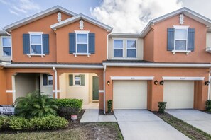 Townhome, 4 Bedrooms | Front of property