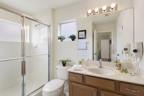 Casa, 6 habitaciones | Baño | Secadora de cabello y toallas