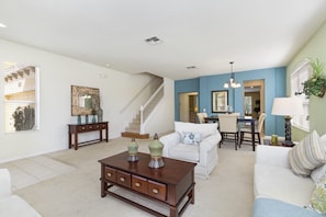 House, 6 Bedrooms | Living area