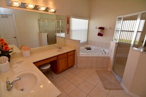 Casa, 4 habitaciones | Baño | Secadora de cabello 