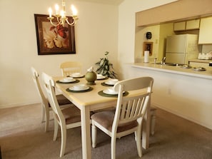 Condo, 3 habitaciones | Servicio a la habitación