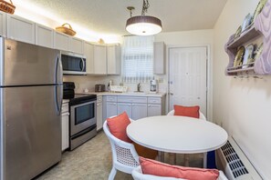 Condo, 1 Bedroom | Private kitchen