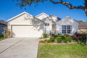 House, 3 Bedrooms | Front of property - Highlands Reserve Golf & Country Club 717 (Davenport)