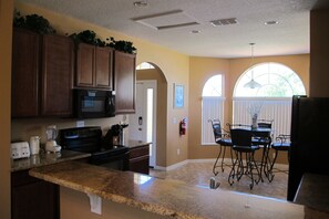 House, 5 Bedrooms | Private kitchen