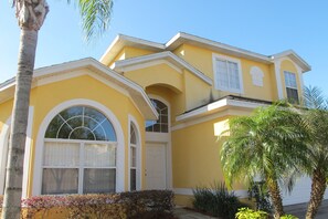 House, 5 Bedrooms | Front of property