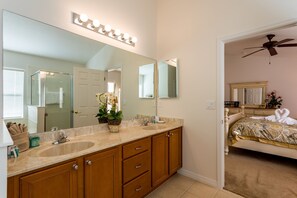 Villa, 5 chambres | Salle de bain | Séchoir à cheveux, serviettes fournies