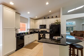 Villa, 5 Bedrooms | Private kitchen