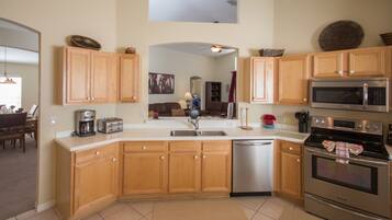 House, 4 Bedrooms | Private kitchen | Dishwasher, cookware/dishes/utensils