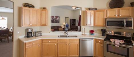 House, 4 Bedrooms | Private kitchen | Dishwasher, cookware/dishes/utensils