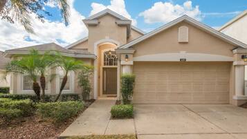 House, 4 Bedrooms | Front of property