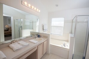 House, 4 Bedrooms | Bathroom | Hair dryer, towels - Eagle Pointe 642 (Kissimmee)