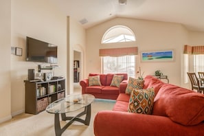 Hus, 4 soverom | Oppholdsområde | Flatskjerm-TV og bordtennis