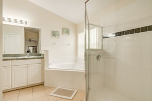 House, 4 Bedrooms | Bathroom | Hair dryer - High Gate Park 217 (Davenport)