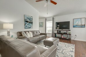House, 3 Bedrooms | Living area