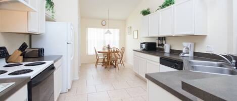 House, 4 Bedrooms | Private kitchen | Dishwasher, cookware/dishes/utensils