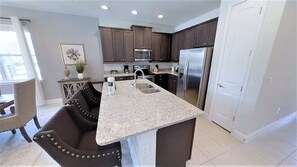 Townhouse, flere senger | Eget kjøkken | Oppvaskmaskin og kjøkkenutstyr