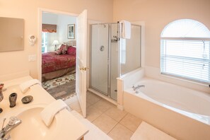House, 3 Bedrooms | Bathroom