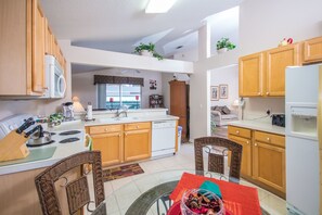 House, 3 Bedrooms | In-room dining