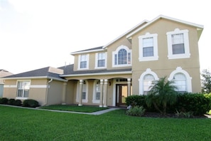 Front of property - Formosa Gardens 7912 (Kissimmee)