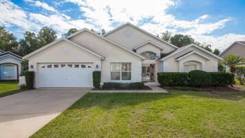 House, 4 Bedrooms | Front of property