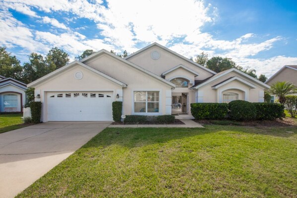 House, 4 Bedrooms | Front of property