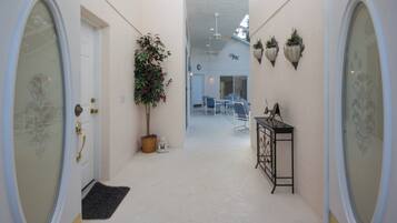 House, 4 Bedrooms | Hallway