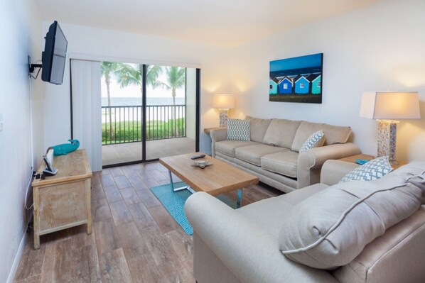 Condo, 2 Bedrooms | Living area