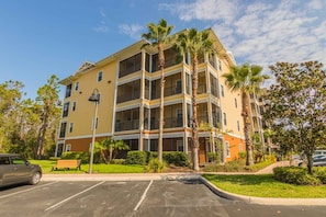 Condo, 3 Bedrooms | Parking | Free self parking