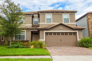 House, 6 Bedrooms | Front of property