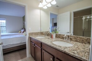 Maison, 6 chambres | Salle de bain | SĂšche-cheveux, serviettes fournies
