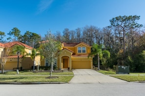 House, 4 Bedrooms | Front of property