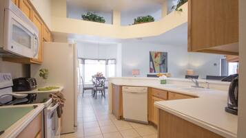 House, 5 Bedrooms | Private kitchen | Dishwasher, cookware/dishes/utensils