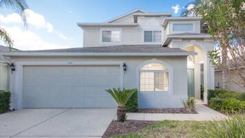 House, 5 Bedrooms | Front of property