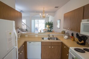 Townhome, 3 Bedrooms | Private kitchen