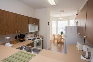 Townhome, 3 Bedrooms | Private kitchen | Microwave, dishwasher, cookware/dishes/utensils