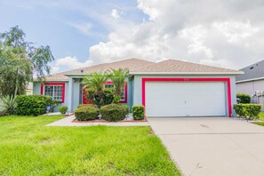 House, 4 Bedrooms | Front of property