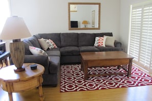 Townhouse, 4 soverom | Oppholdsområde | Flatskjerm-TV