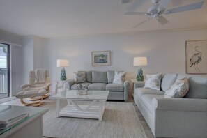 Condo, 2 Bedrooms | Living area