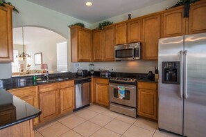 House, 6 Bedrooms | Private kitchen