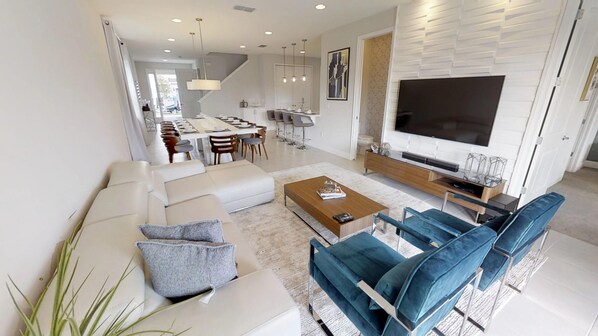 House, 6 Bedrooms | Living area