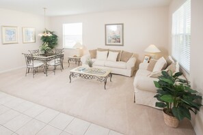 House, 4 Bedrooms | Living area - Highlands Reserve Golf & Country Club 543 (Davenport)