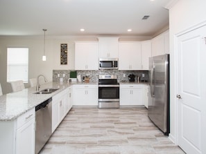 Huis, meerdere bedden | Privékeuken | Een vaatwasser, kookgerei, borden en bestek